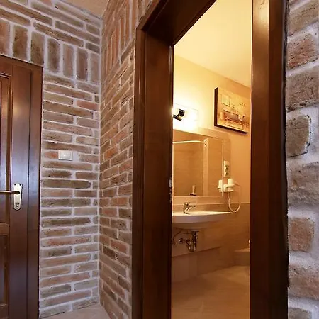 Familia Vendeghaz Hotel Segedyn