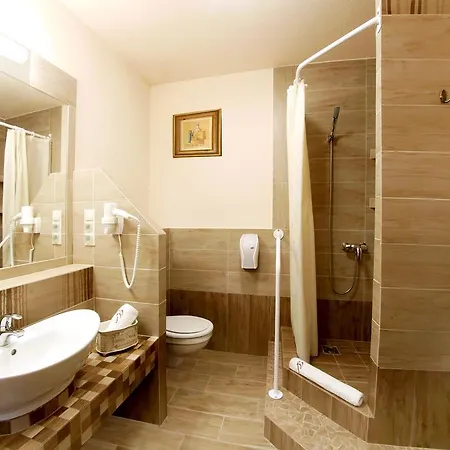 Familia Vendeghaz 3* Segedyn