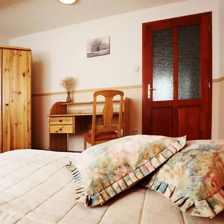 Hotel Familia Vendeghaz 3*