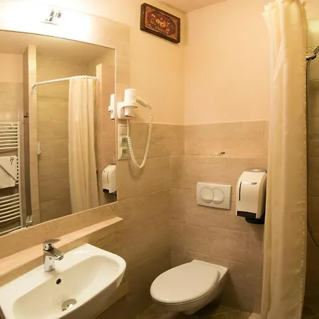 Hotel Familia Vendeghaz 3*