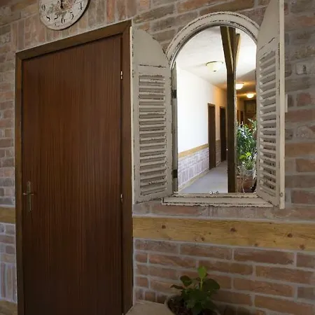Hotel Familia Vendeghaz 3*